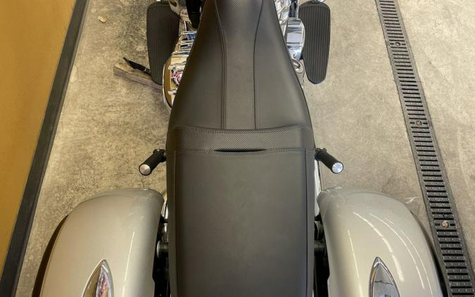 2017 Indian Chieftain Star Silver Over Thunder Black