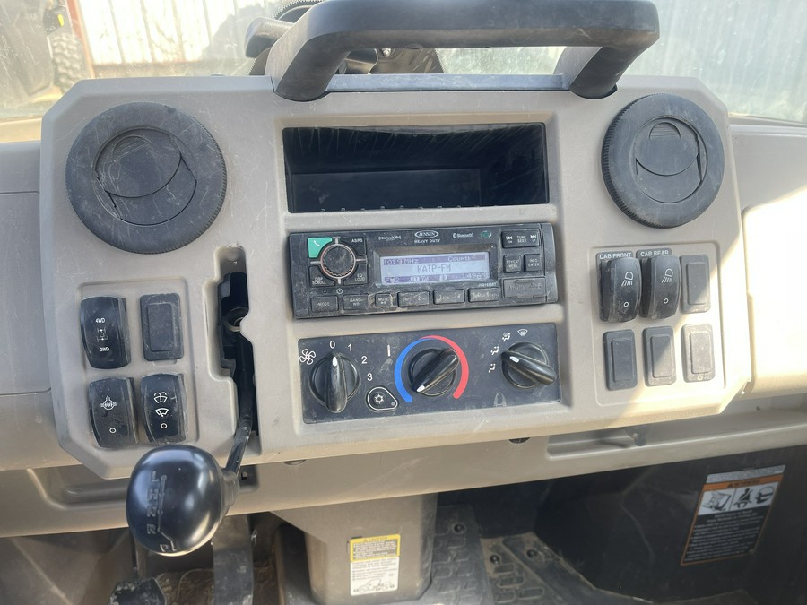 2023 John Deere XUV835R Premium Cab