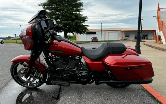 2024 Harley-Davidson Street Glide® Whiskey Fire