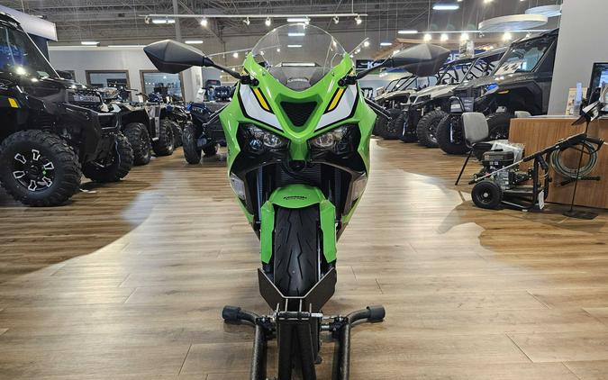 2025 Kawasaki NINJA ZX-6R KRT Edition Lime Green/Ebony/Pearl Blizzard White - 106980
