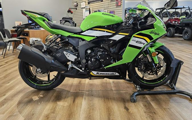 2025 Kawasaki NINJA ZX-6R KRT Edition Lime Green/Ebony/Pearl Blizzard White - 106980
