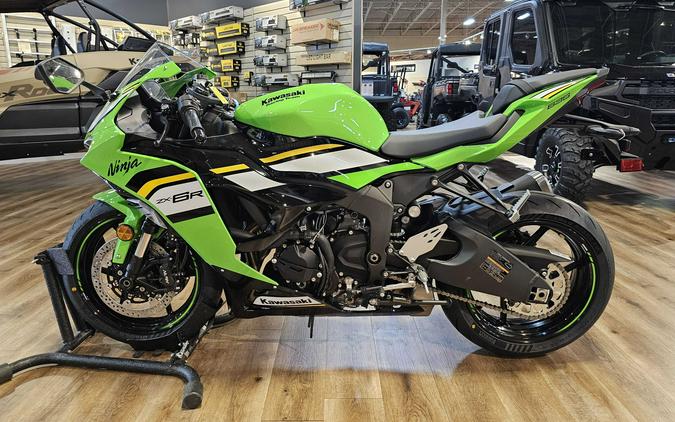 2025 Kawasaki NINJA ZX-6R KRT Edition Lime Green/Ebony/Pearl Blizzard White - 106980