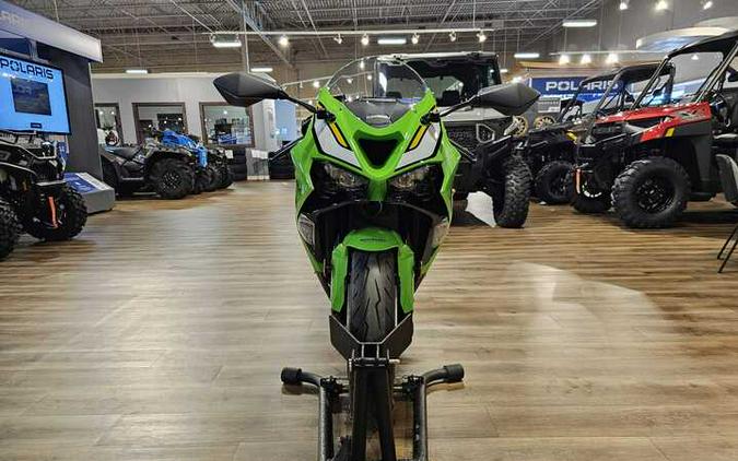 2025 Kawasaki Ninja ZX-6R KRT Edition ABS Lime Green/Ebony/Pearl Blizzard White - 107659