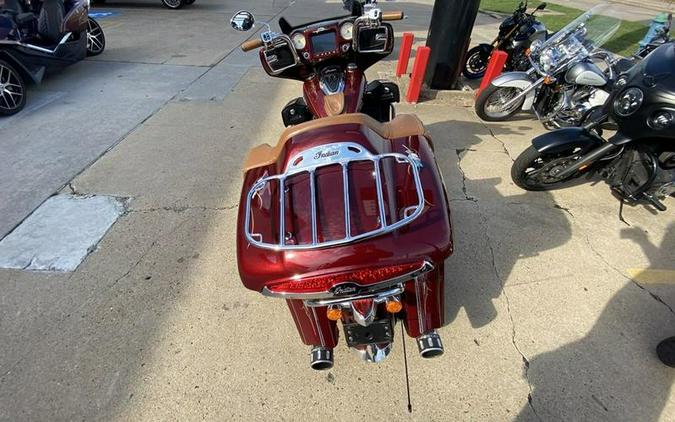 2019 Indian Motorcycle® Roadmaster® Burgundy Metallic