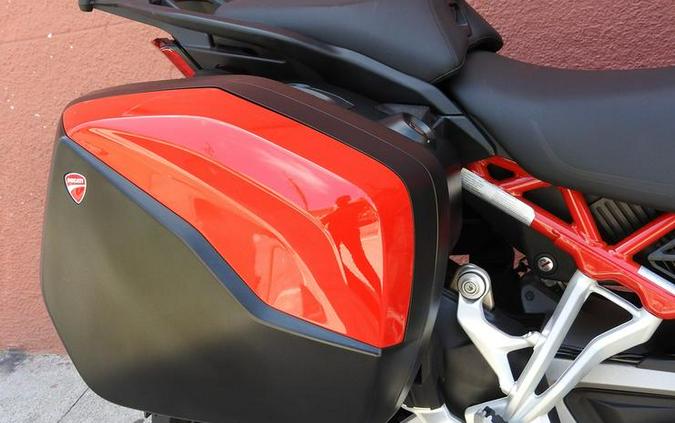 2022 Ducati Multistrada V4S Ducati Red / Spoked Wheels
