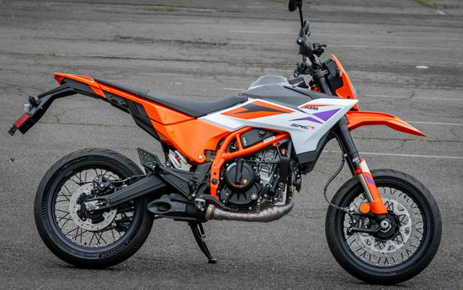 2025 KTM 390 SMC R