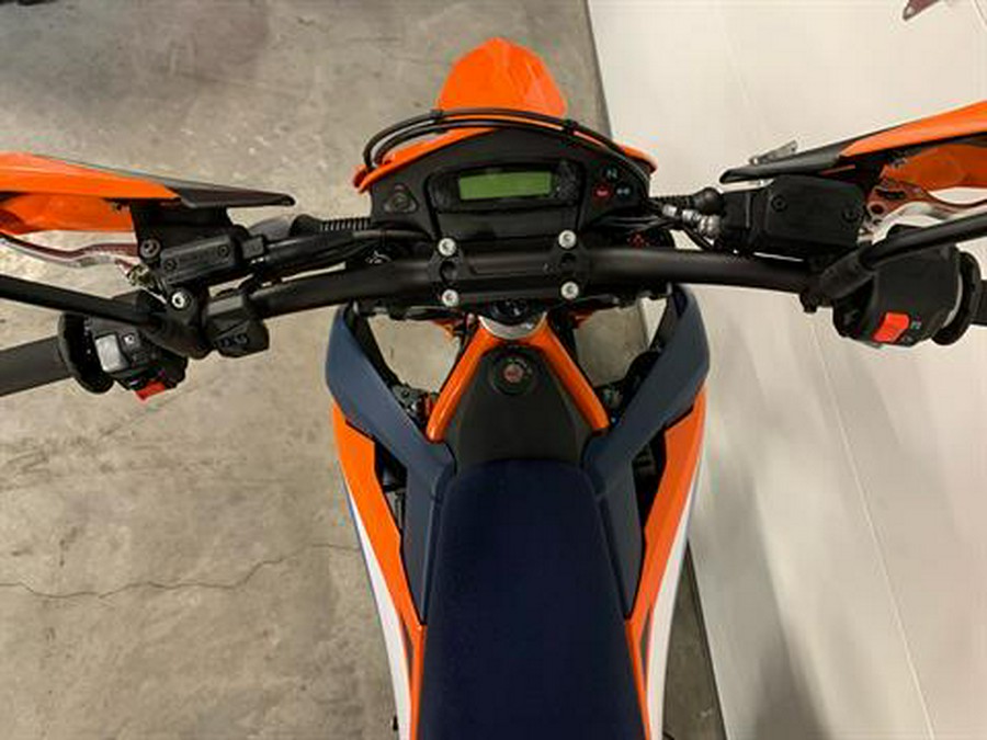 2023 KTM 690 SMC R