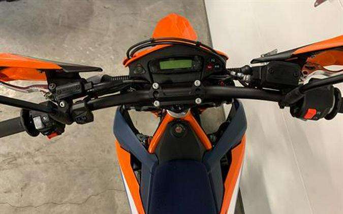 2023 KTM 690 SMC R