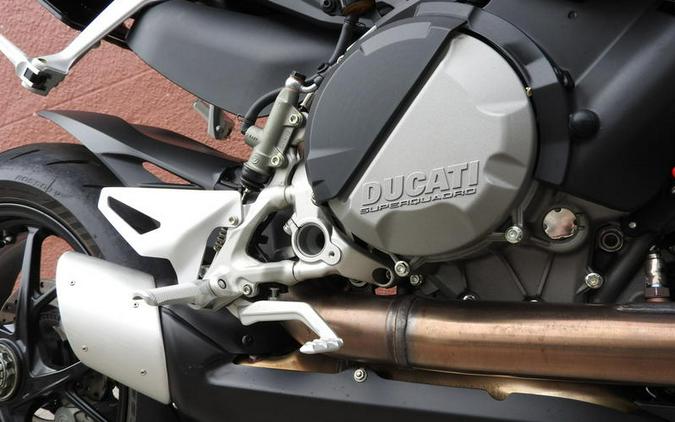 2023 Ducati Streetfighter V2 Ducati Red