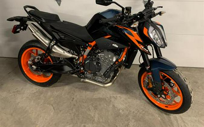 2023 KTM 890 Duke R