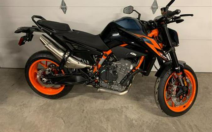 2023 KTM 890 Duke R