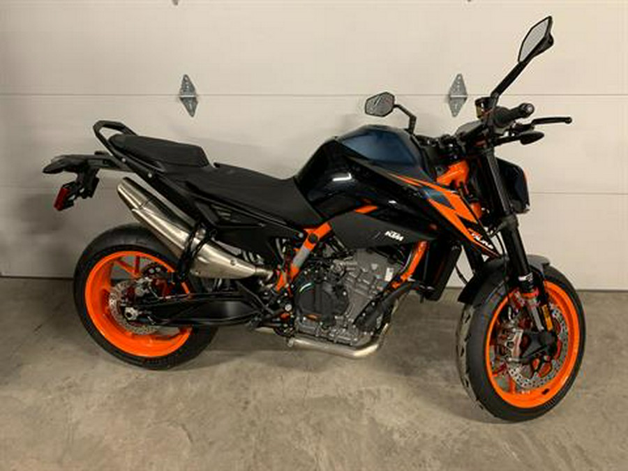 2023 KTM 890 Duke R