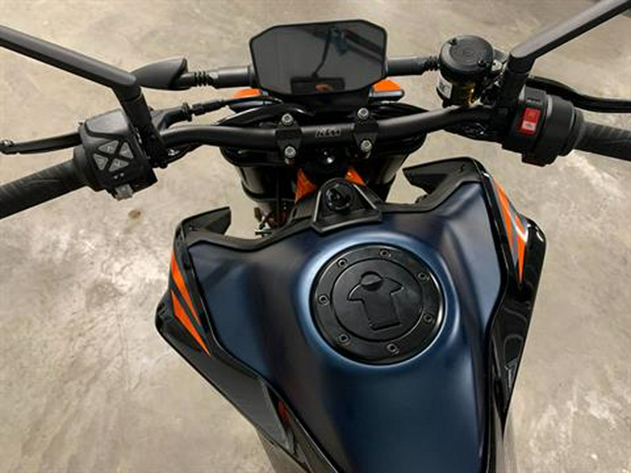 2023 KTM 890 Duke R