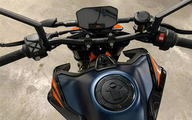 2023 KTM 890 Duke R