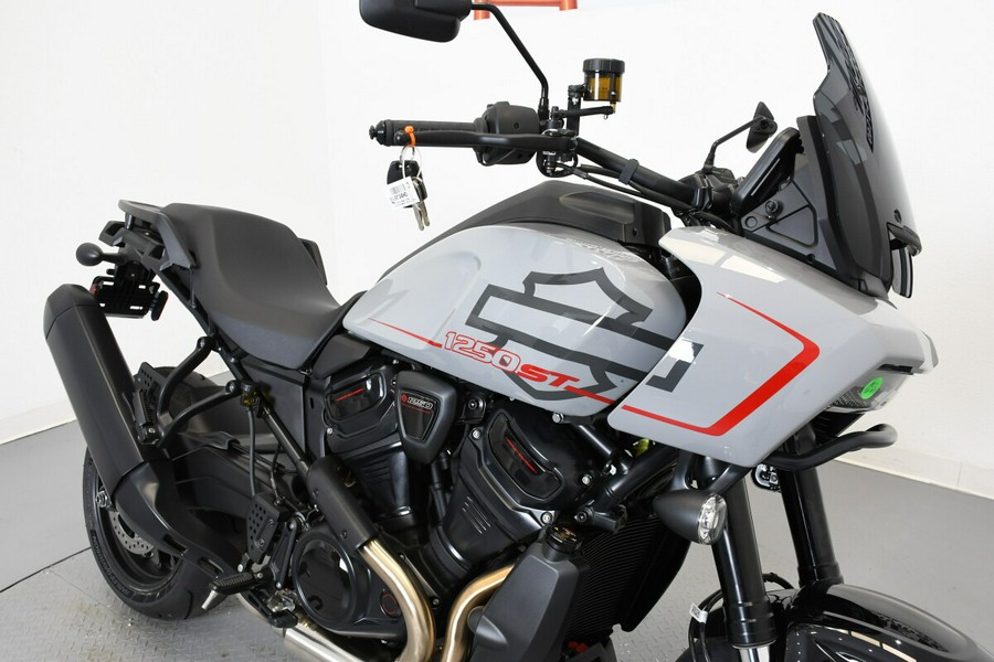 2025 Harley-Davidson® RA1250ST Pan America® 1250 ST