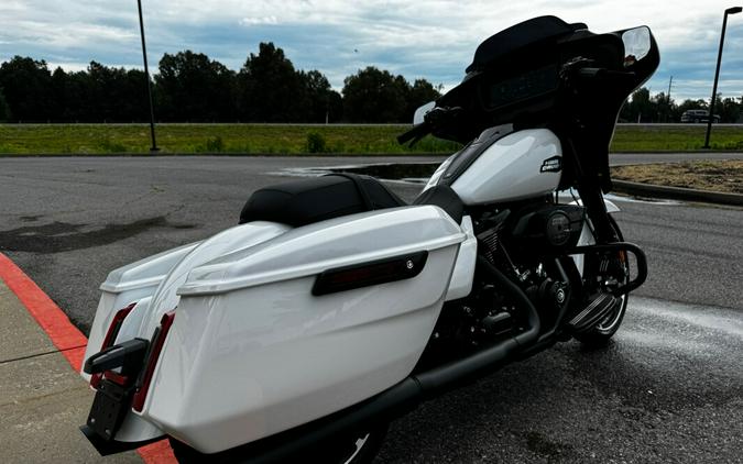 2024 Harley-Davidson Street Glide® White Onyx Pearl