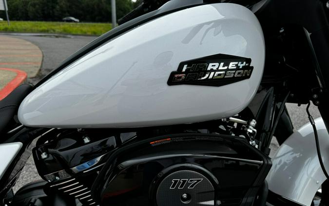 2024 Harley-Davidson Street Glide® White Onyx Pearl