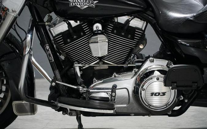 2013 Harley-Davidson® FLHRC - Road King® Classic