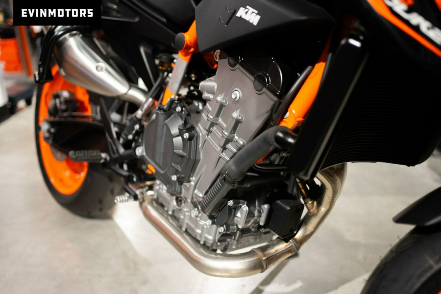 2023 KTM 890 Duke R