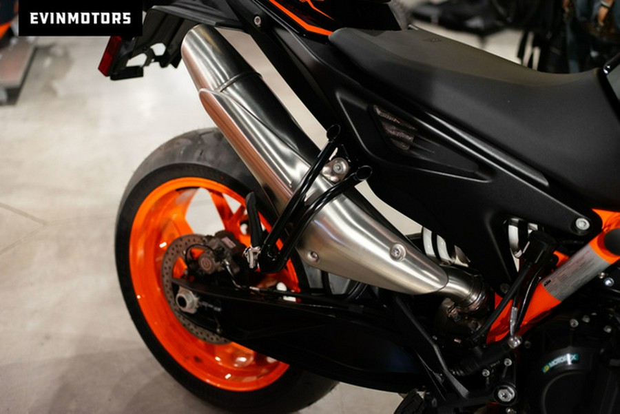 2023 KTM Duke 890 R