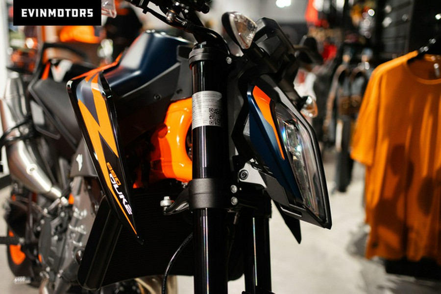 2023 KTM Duke 890 R