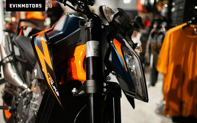 2023 KTM Duke 890 R