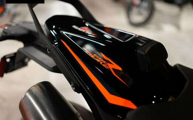 2023 KTM Duke 890 R