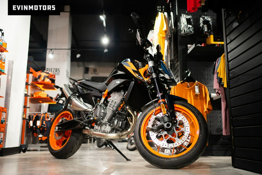 2023 KTM Duke 890 R
