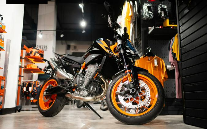 2023 KTM Duke 890 R