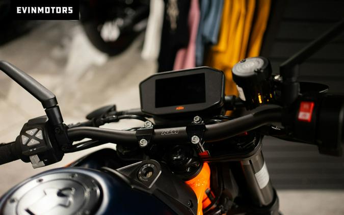 2023 KTM Duke 890 R