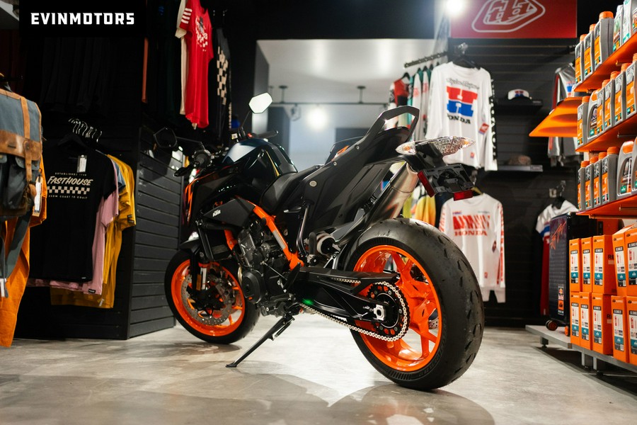 2023 KTM 890 Duke R