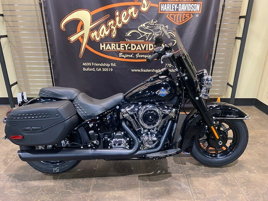 2026 Harley-Davidson® Heritage Classic Vivid Black - Black w/Laced Wheels