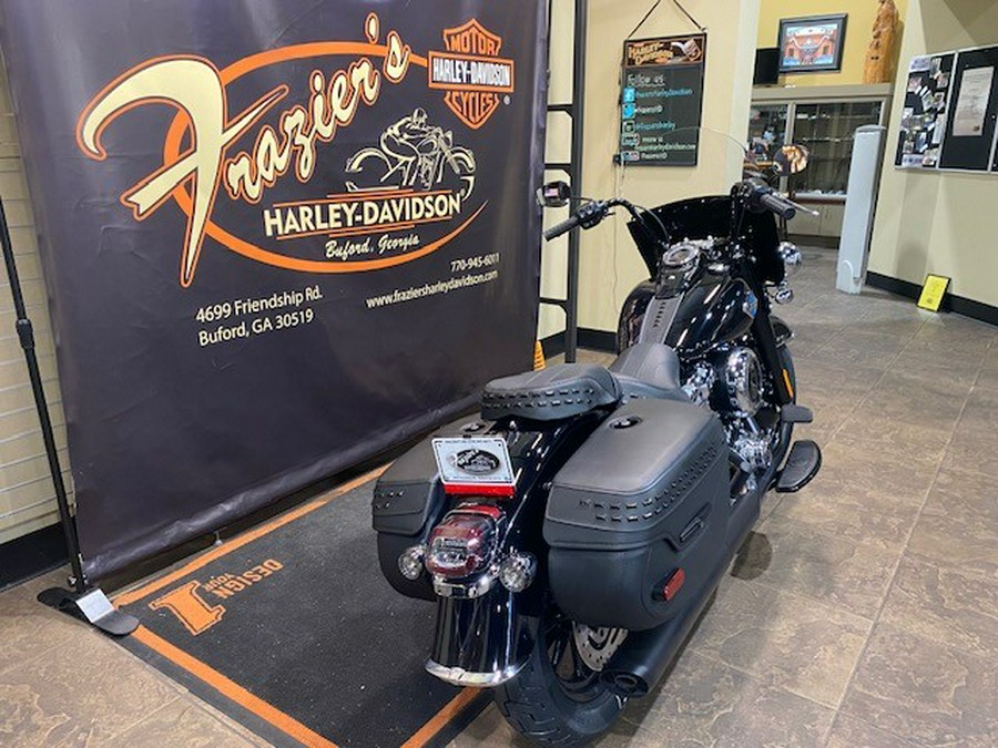 2026 Harley-Davidson® Heritage Classic Vivid Black - Black w/Laced Wheels