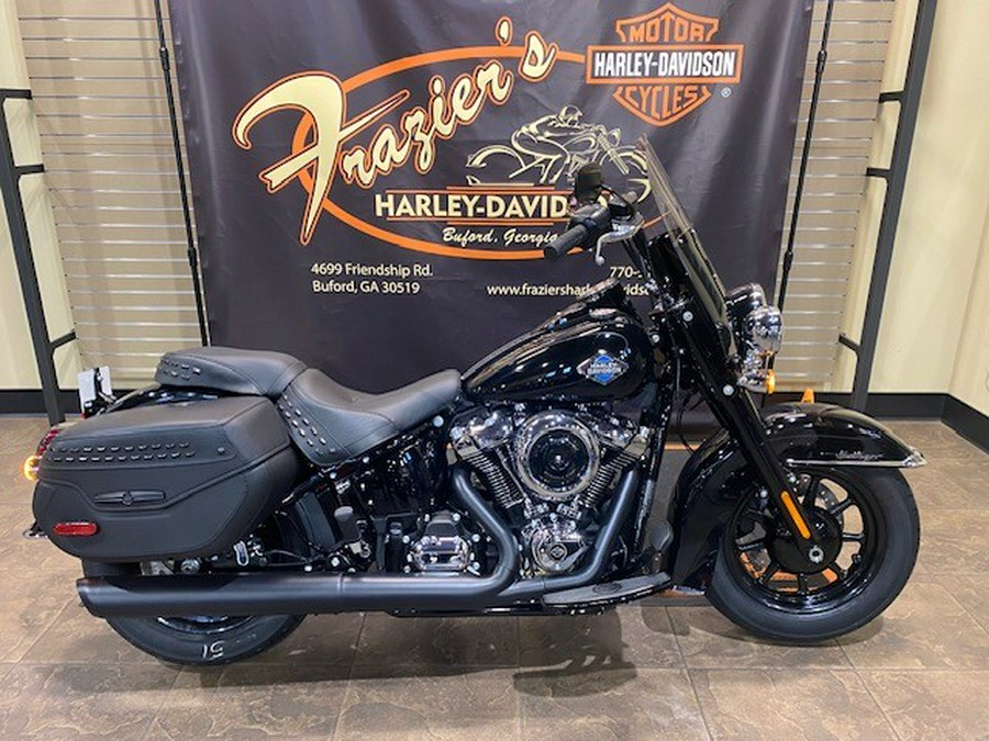 2026 Harley-Davidson® Heritage Classic Vivid Black - Black w/Laced Wheels