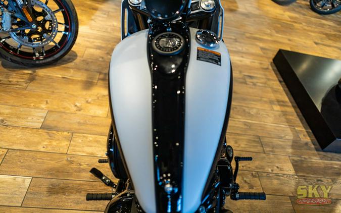 2024 Indian Sport Chief Ghost White Metallic Smoke