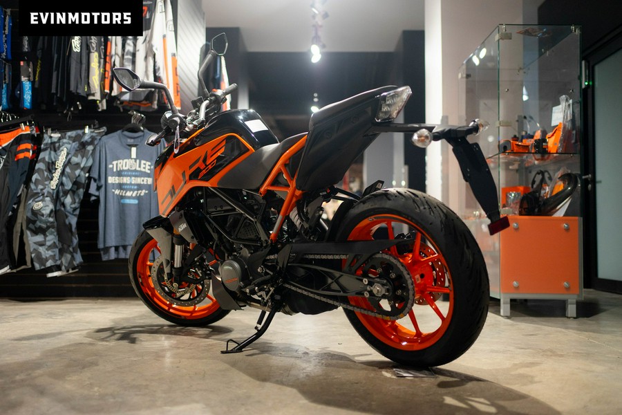 2023 KTM Duke 200