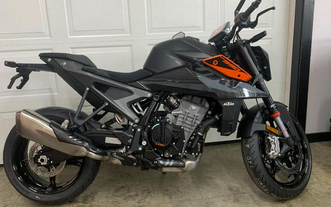 2024 KTM 990 DUKE