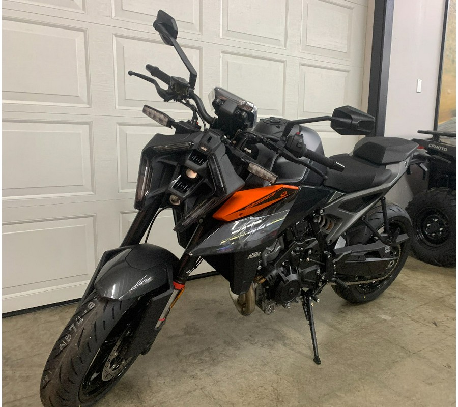 2024 KTM 990 DUKE