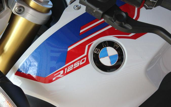 2020 BMW R 1250 R Light White/Lupin Blue Met/Racing Red