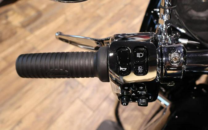 2025 Indian Motorcycle® Challenger® Limited 112 w/PowerBand Audio Black Metallic