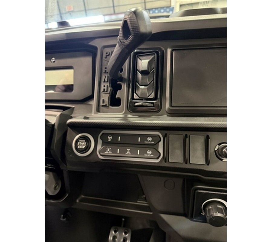 2026 Can-Am Defender XT CAB HD11