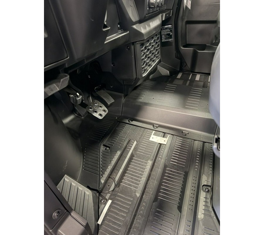 2026 Can-Am Defender XT CAB HD11