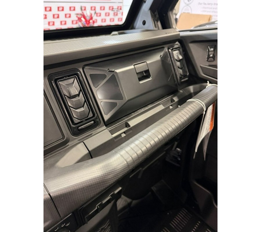 2026 Can-Am Defender XT CAB HD11