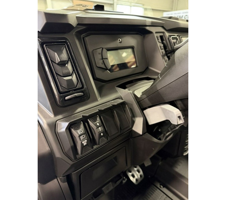 2026 Can-Am Defender XT CAB HD11