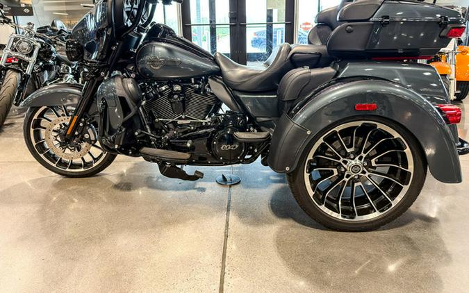2025 Harley-Davidson FLHTCUTG - Tri Glide Ultra