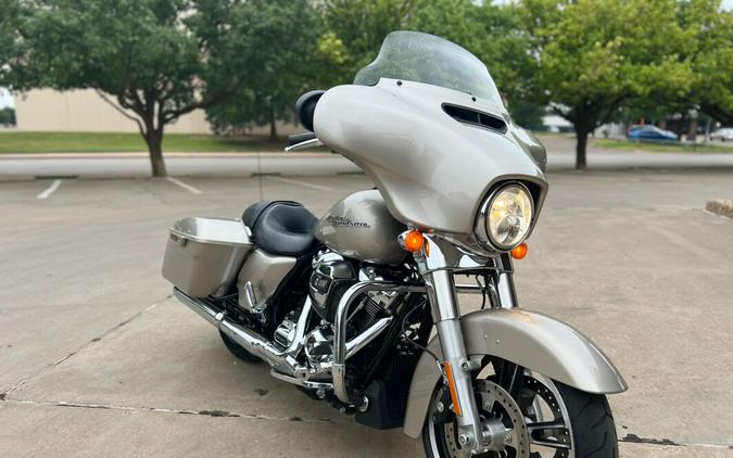2018 Harley-Davidson® Street Glide® Silver Fortune
