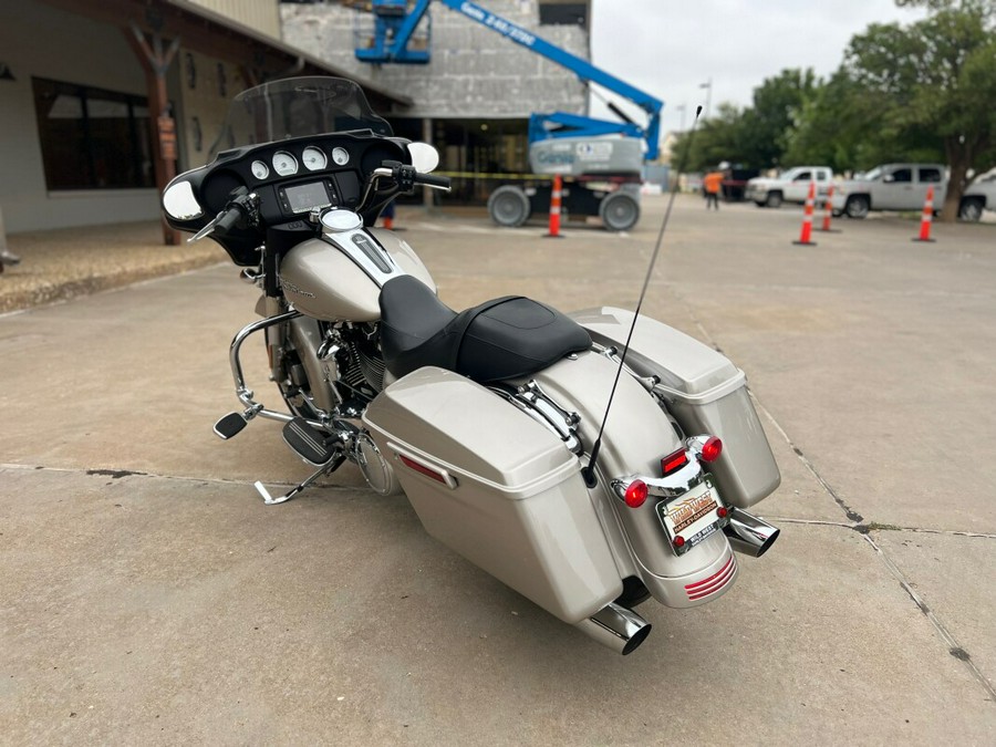 2018 Harley-Davidson® Street Glide® Silver Fortune