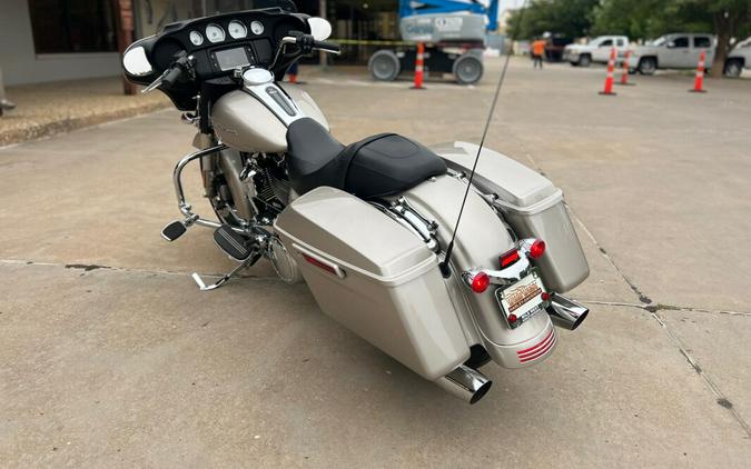 2018 Harley-Davidson® Street Glide® Silver Fortune