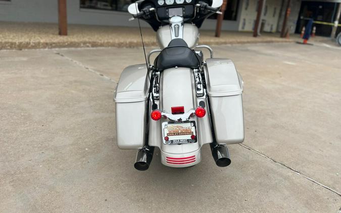 2018 Harley-Davidson® Street Glide® Silver Fortune