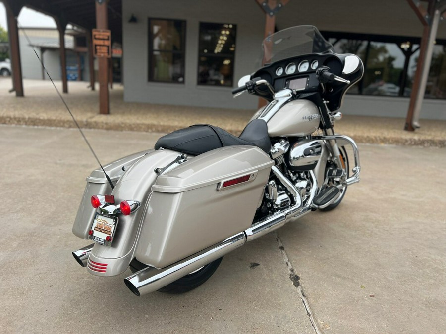 2018 Harley-Davidson® Street Glide® Silver Fortune